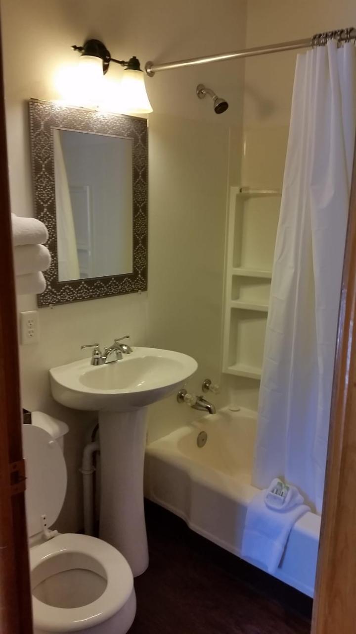 Mystic Valley Inn Кастер Экстерьер фото